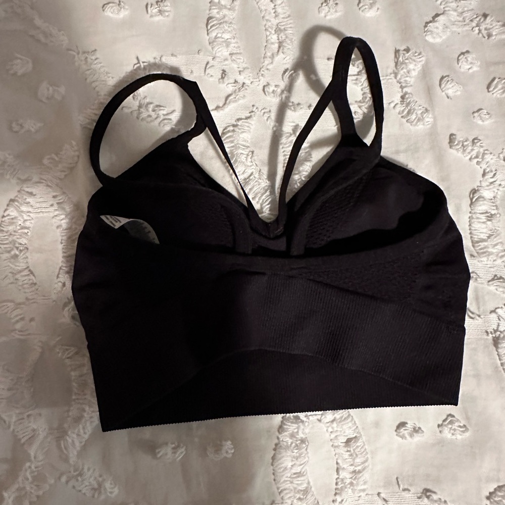 nike sports bra - Picture 3 of 4